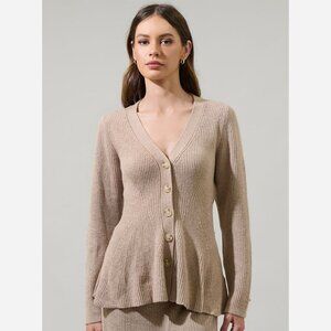 Hourglass Cardigan – Elegant Button-Up with Flattering Fit